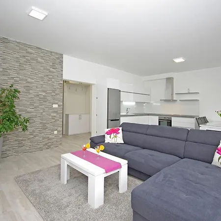 Tonny Villa Baška Voda