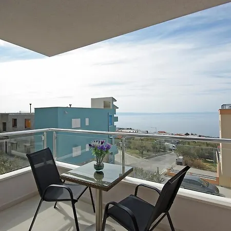 Tonny Villa