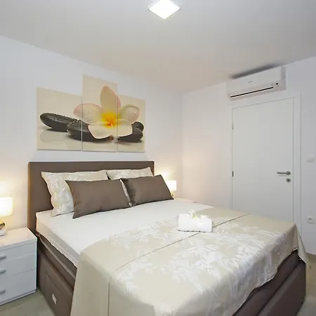 Tonny Villa Baška Voda